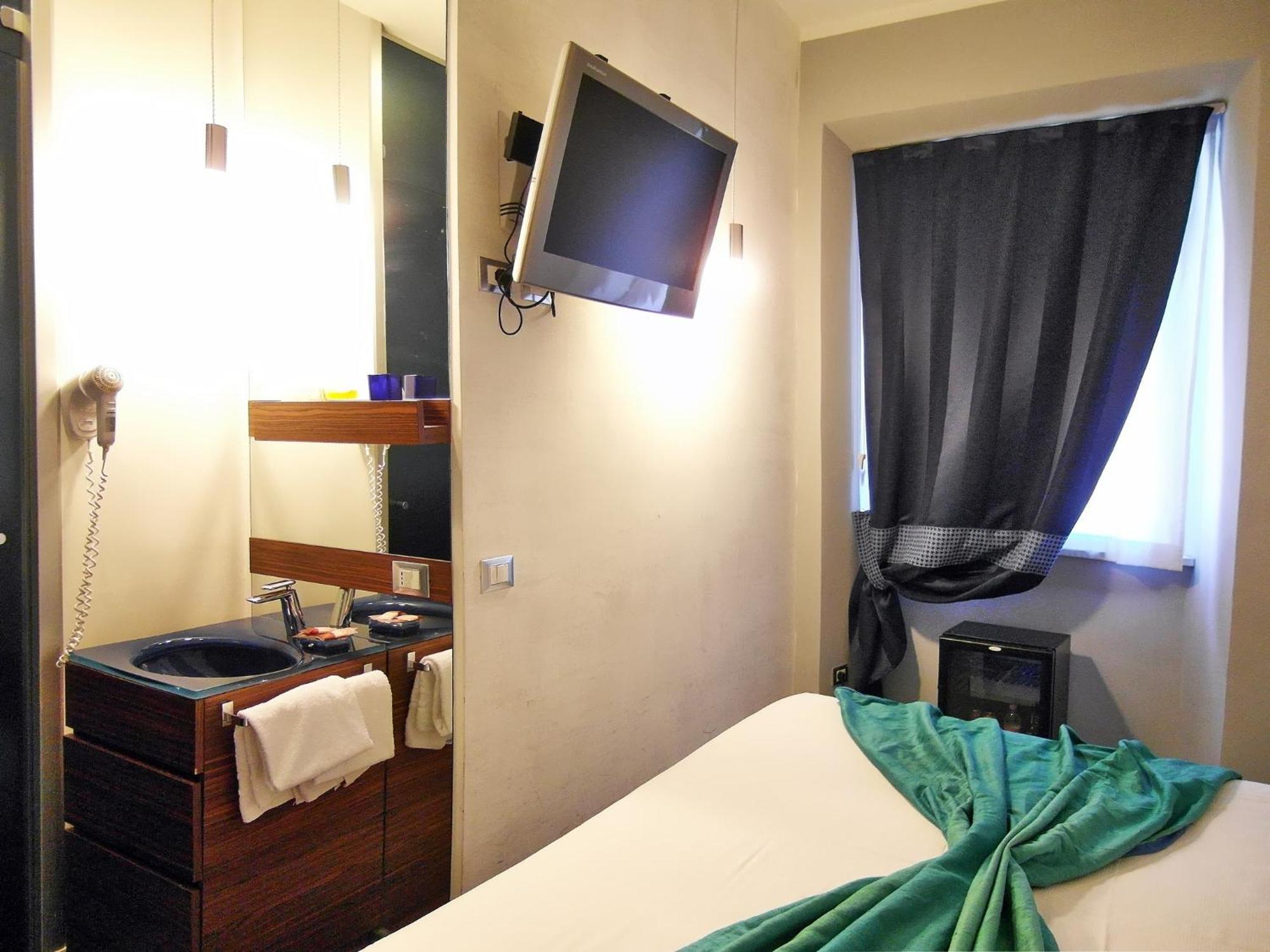 Hotel California Roma Esterno foto
